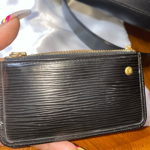 Louis Vuitton EPI leather key cles Only - Picture 8 of 8